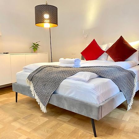 Mint Luxury Apartments At The Main Square Cracóvia Exterior foto