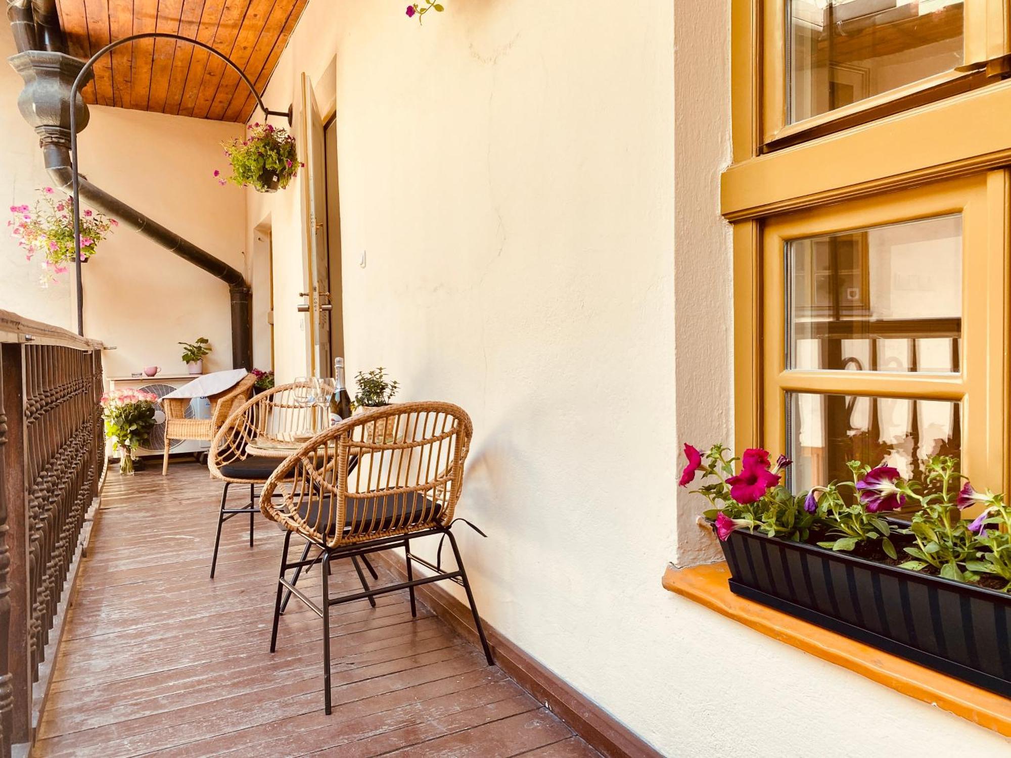 Mint Luxury Apartments At The Main Square Cracóvia Exterior foto